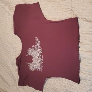 Medium Maroon Cowgirl tuff Co. Batwing T-shirt